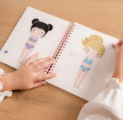 Aankleed- en stickerboek Rosa & Friends